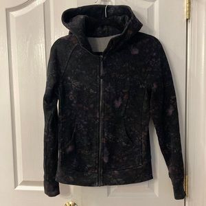 Lululemon Scuba Zip Jacket into Black Abstract Floral. Size 6